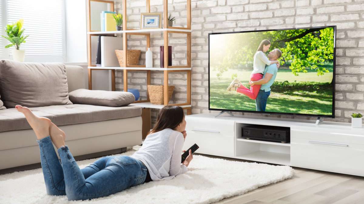 Oszczędność miejsca dzięki odpowiedniemu zawieszeniu telewizora