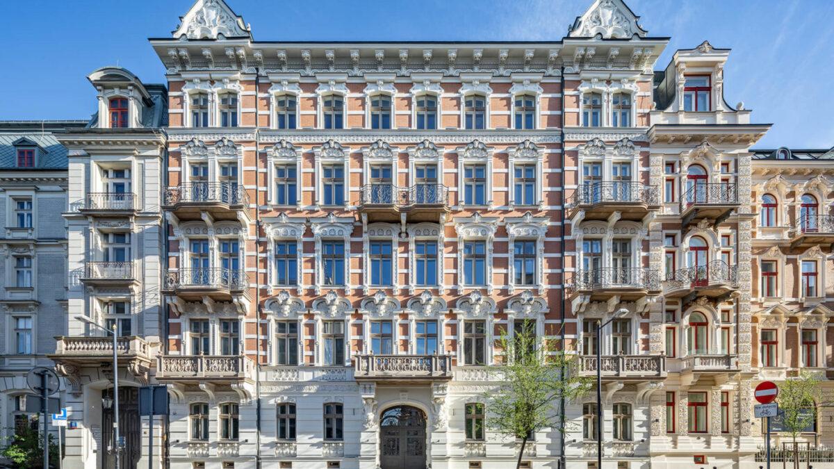 Concierge, strefa relaksu i taras na dachu – Udogodnienia luksusowych apartamentów
