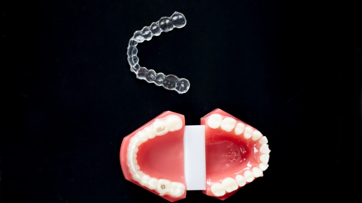 Jak działa laboratorium dentystyczne i czy warto je wynająć?