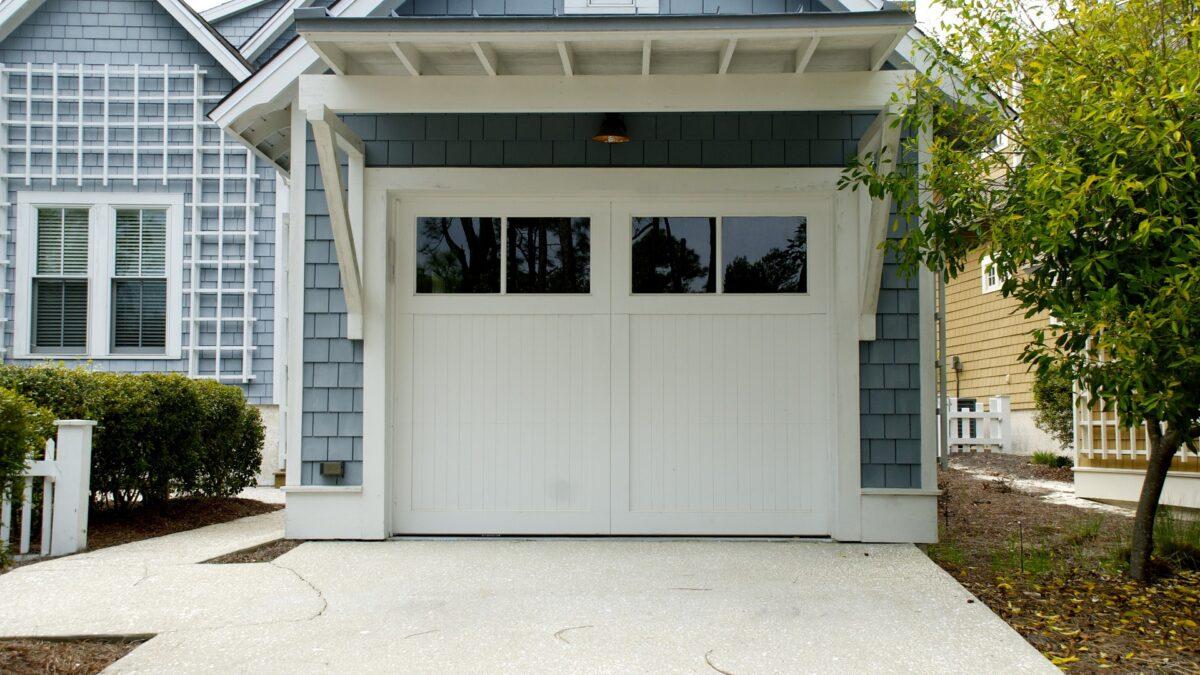 Jak mierzyć garażowe bramy?