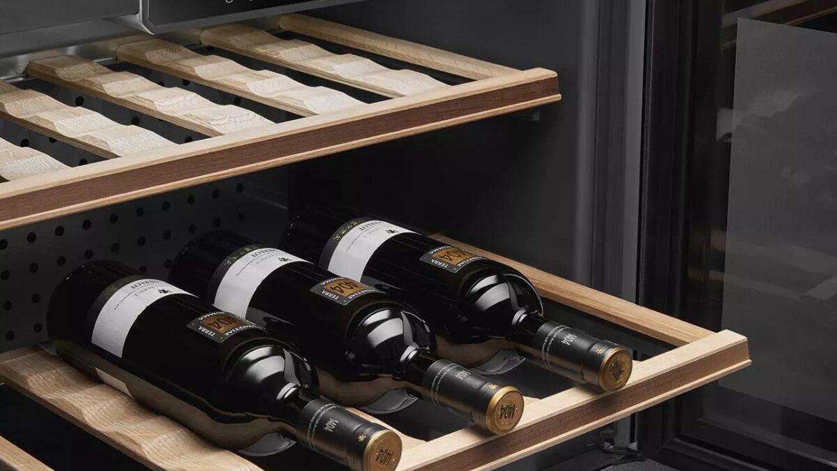 Czym cechują się nowoczesne lodówki na wino do zabudowy?