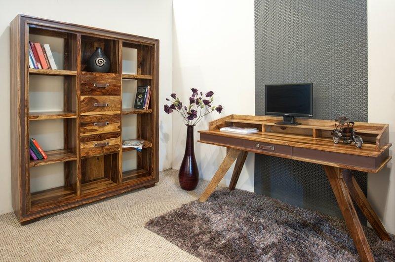 Do jakich wnętrz pasują klasyczne biurka drewniane?