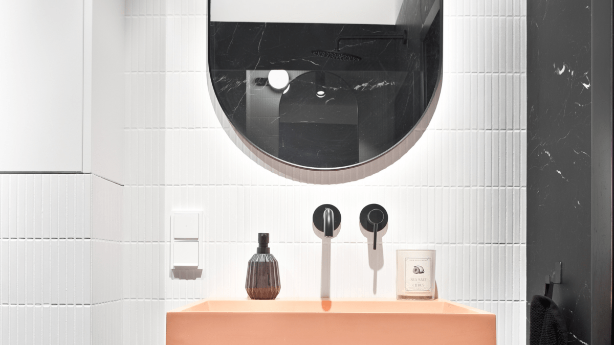 Inspiracje i realizacje klientów: Unikalne zastosowania mozaik Raw Decor w domowych wnętrzach